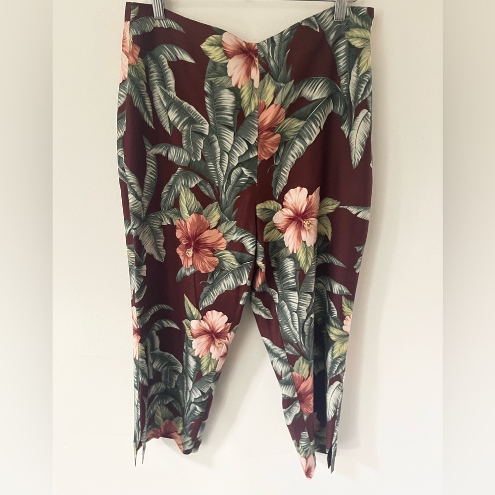 Tommy Bahama Womens Size 10 Silk Blend Burgundy Hibiscus Leaf Capri Pants